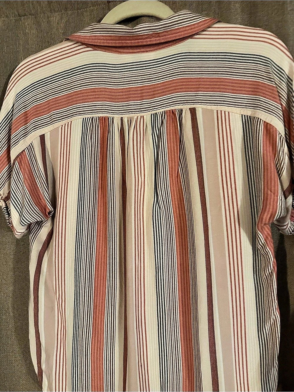 Universal Thread Striped Top - Picture 5 of 7